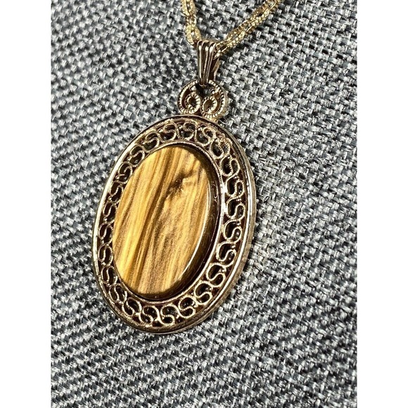Sarah Coventry Necklace Gold Tone Faux Lucite Tiger Eye Pendant Vintage 70s - Picture 1 of 13